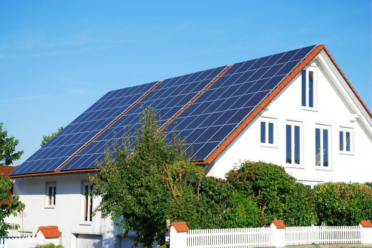 residential house in Oregon roof with many solar panels